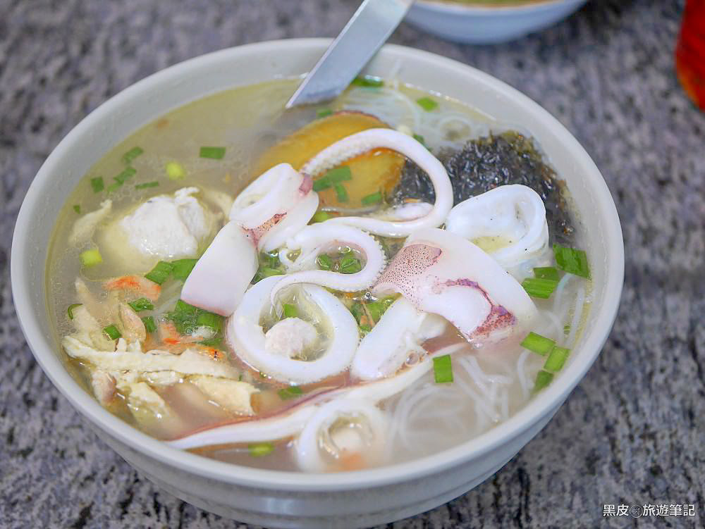 花蓮。美食│單一純賣雞湯米粉，花蓮人氣美食，給你滿滿的鮮甜