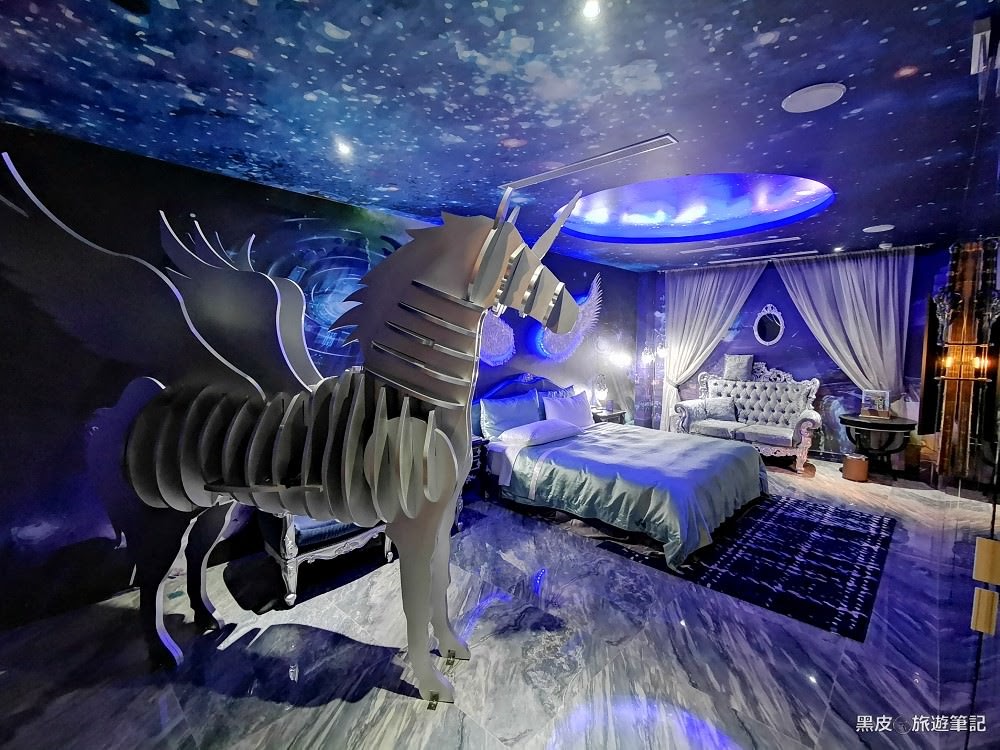 台中。住宿│極光情境旅館AURORA MOTEL，2019全新台中汽車旅館，KTV、戶外SPA池，各種情境房型等你來選