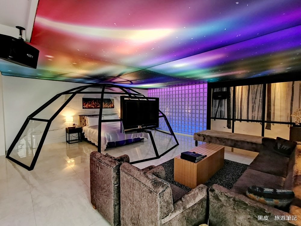 台中。住宿│極光情境旅館AURORA MOTEL，2019全新台中汽車旅館，KTV、戶外SPA池，各種情境房型等你來選