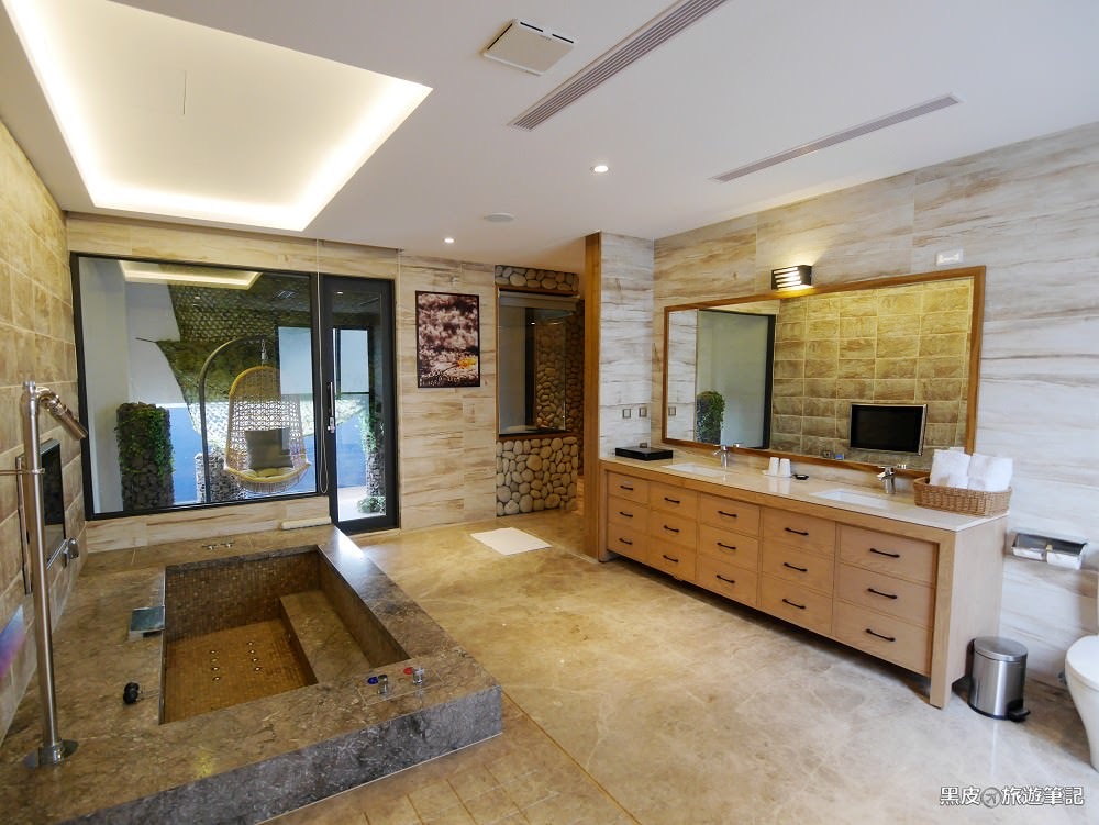 台中。住宿│極光情境旅館AURORA MOTEL，2019全新台中汽車旅館，KTV、戶外SPA池，各種情境房型等你來選
