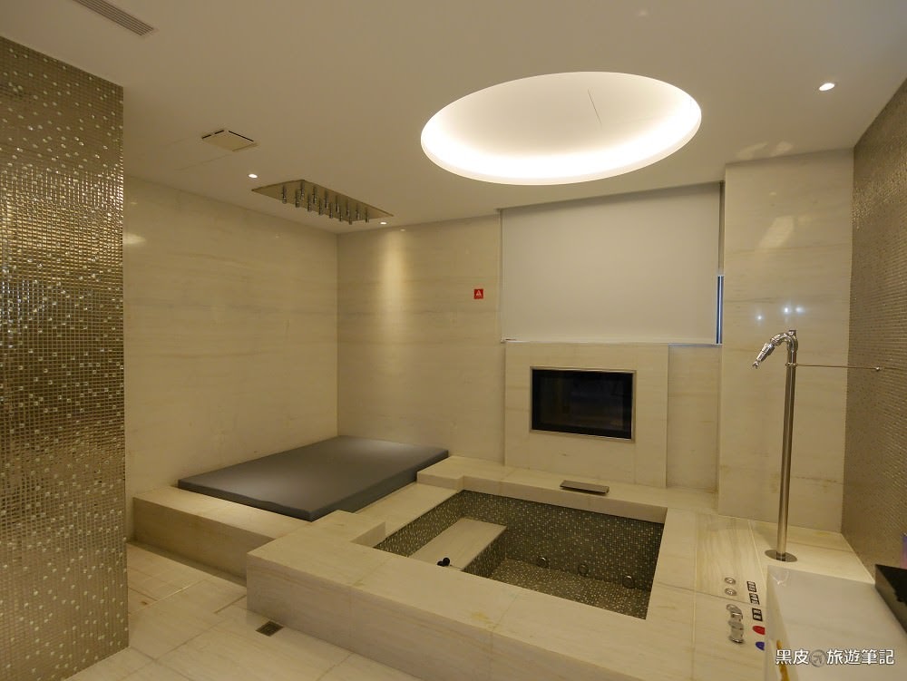 台中。住宿│極光情境旅館AURORA MOTEL，2019全新台中汽車旅館，KTV、戶外SPA池，各種情境房型等你來選