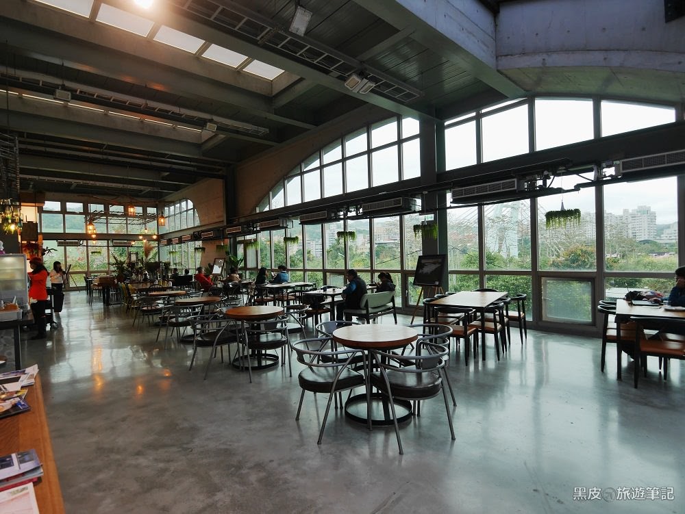 新北美食。Arc Cafe深坑咖啡廳│充滿藝術氣息的玻璃屋，清水模工業風/深坑老街咖啡廳