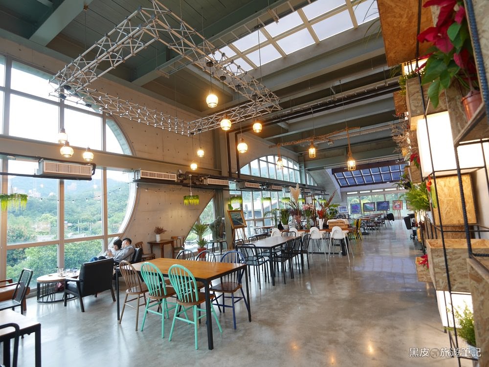 新北美食。Arc Cafe深坑咖啡廳│充滿藝術氣息的玻璃屋，清水模工業風/深坑老街咖啡廳