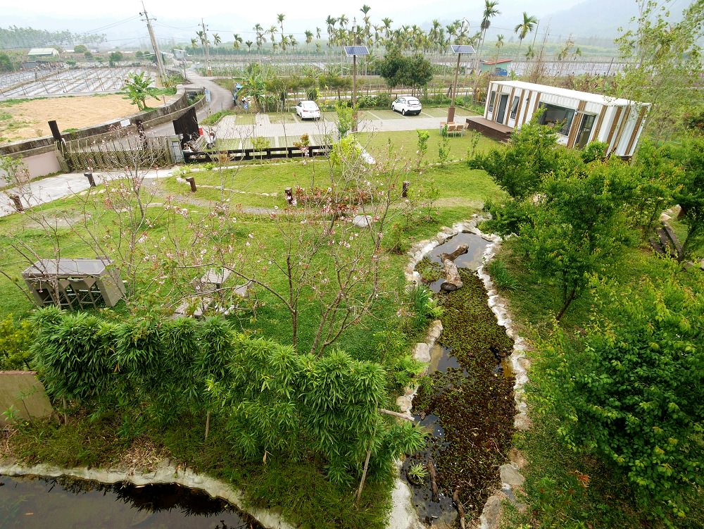 南投住宿。散步的雲│置身峇里島的夢幻生態民宿，在戶外邊泡澡邊賞螢賞星空