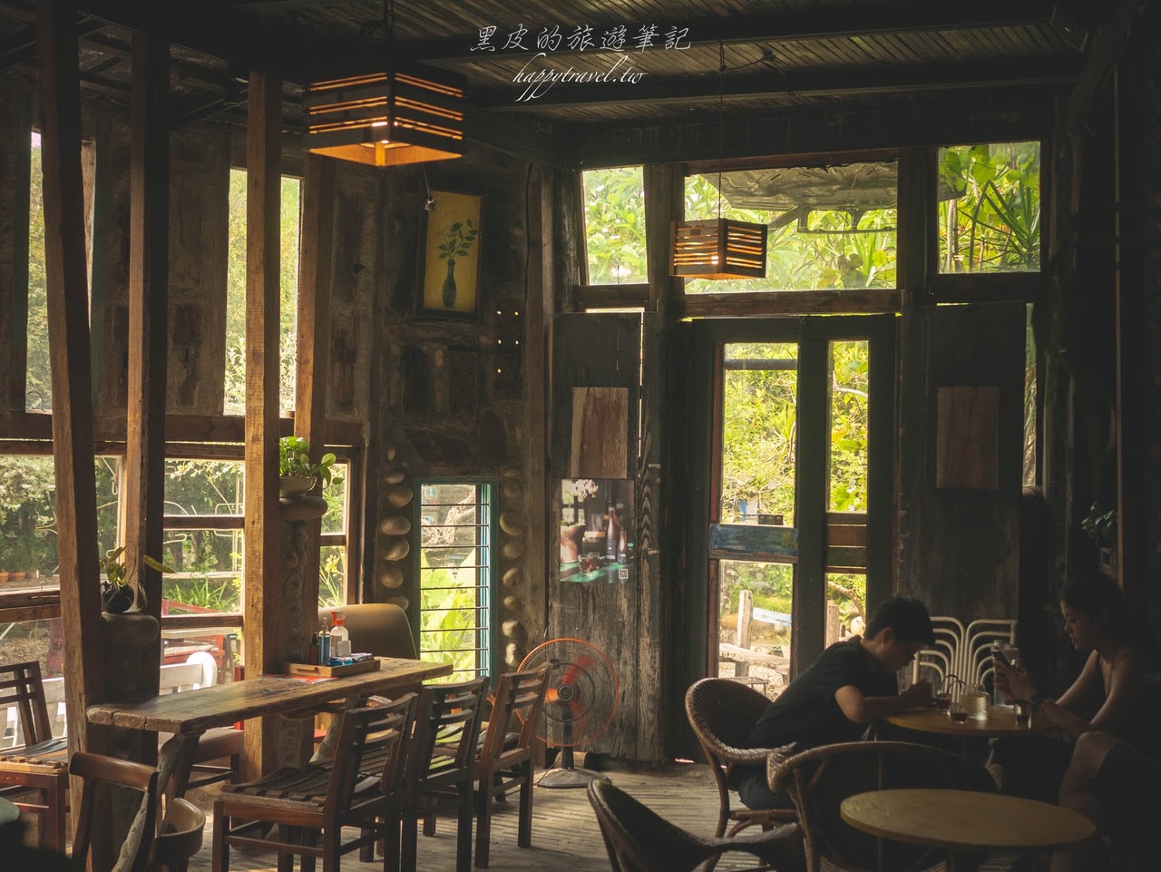 台中美食。十三咖啡｜宛如霍爾移動城堡的秘境咖啡廳，品味陶鍋手培咖啡始祖的溫潤咖啡