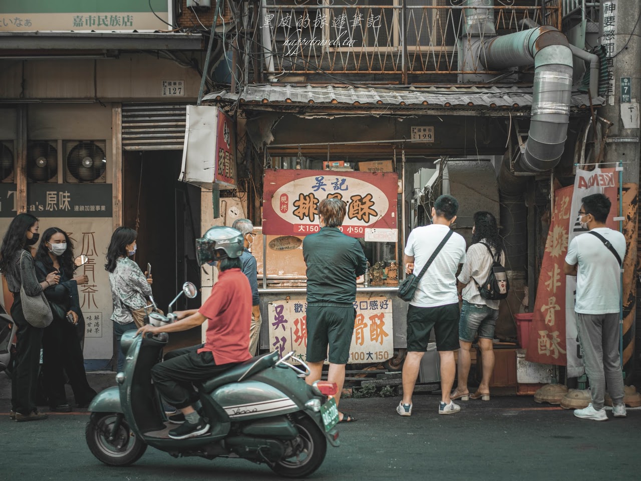 嘉義美食。吳記排骨酥｜全台最高人氣的排骨酥，不管平假日都大排長龍，鮮嫩多汁讓你一吃成主顧，文化路美食/嘉義無記排骨酥