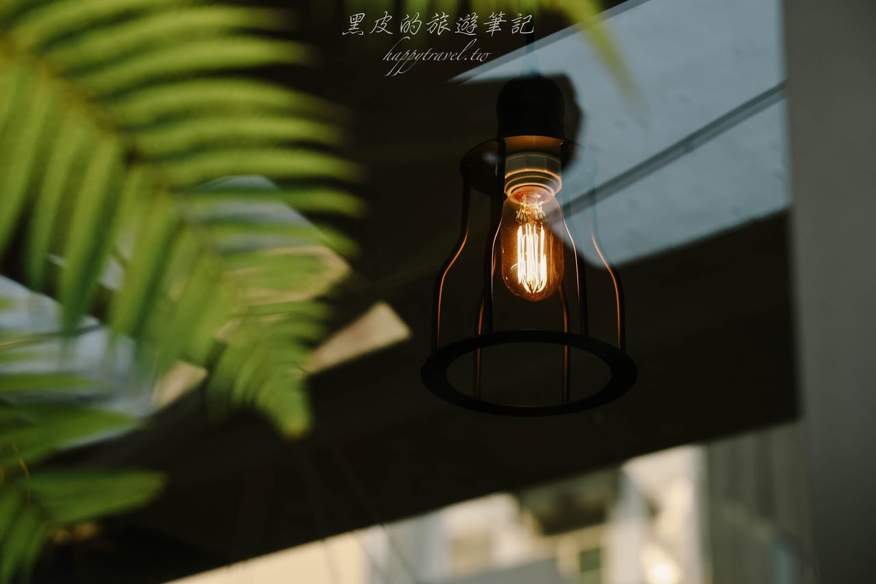 台南咖啡廳。肆樓咖啡｜隱藏小巷裡綠色植物裡的玻璃咖啡廳，滿滿的文青風，台南美食/台南景點