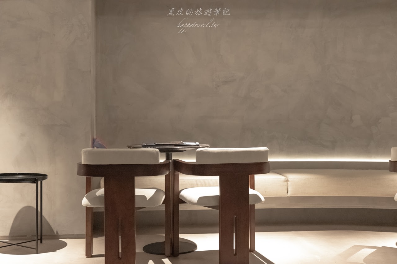 台北酒吧。覓到酒吧MEET｜圓山飯店裡的山洞風酒吧，宛如走進山洞裡，還可以探訪封閉50年的神秘密道