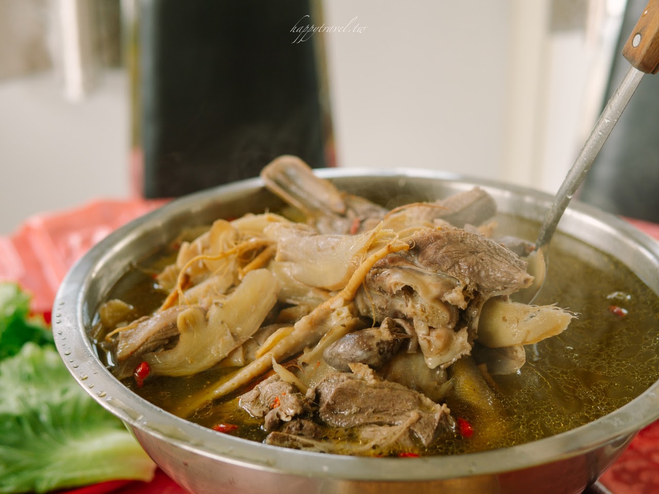 桃園龍潭美食【佳安薑母鴨】超平價涼補薑母鴨，整個臉盆直接端上桌，無需低消就可以享有包廂的座位，桃園臉盆薑母鴨