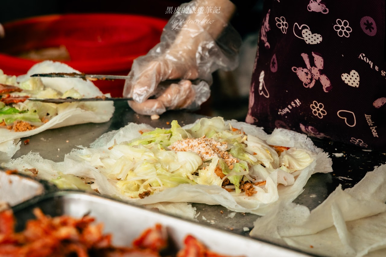 中壢美食。劉家現做潤餅｜清明節激推潤餅，超高人氣的巨無霸潤餅，放眼望去都是滿滿的排隊人潮，中壢火車站美食