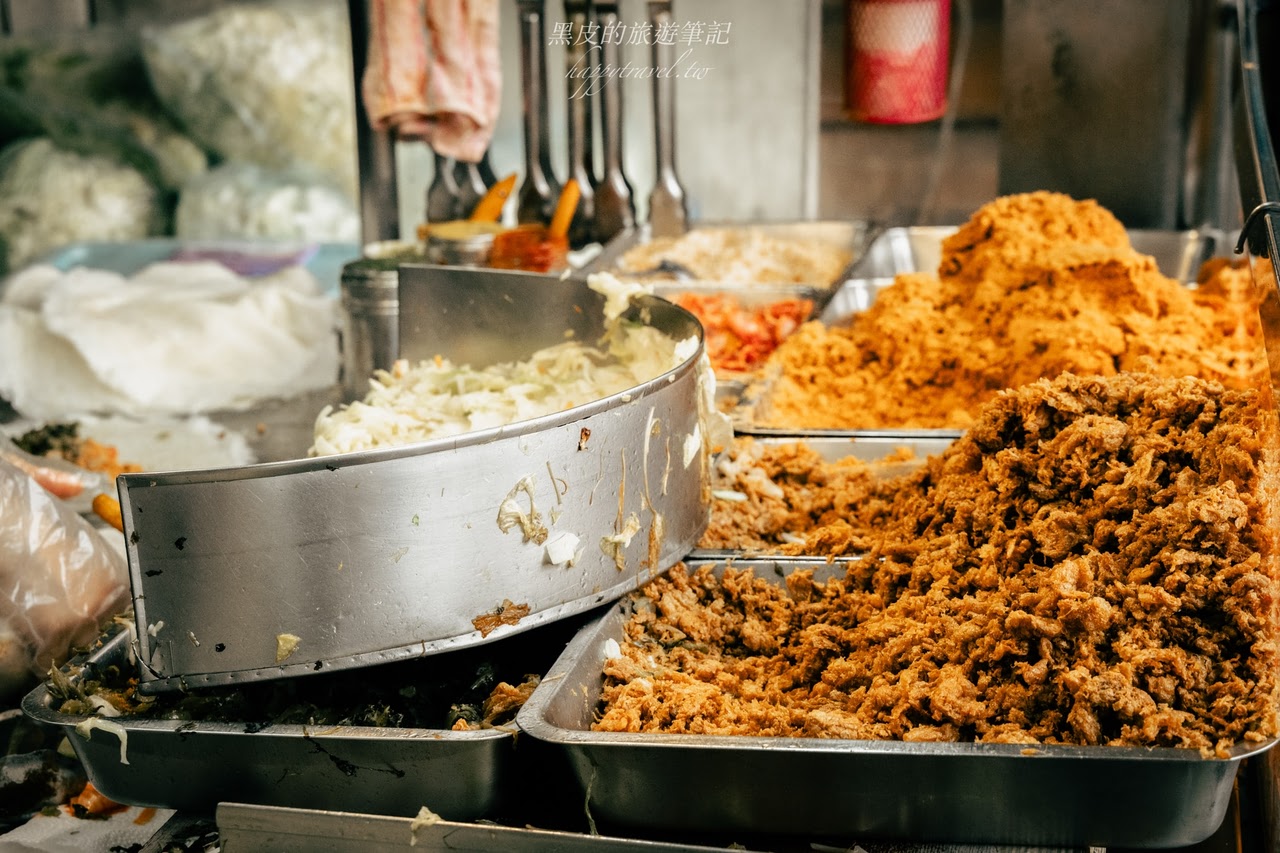中壢美食。劉家現做潤餅｜清明節激推潤餅，超高人氣的巨無霸潤餅，放眼望去都是滿滿的排隊人潮，中壢火車站美食